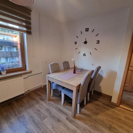 Apartment Kursi Колка Екстериор снимка