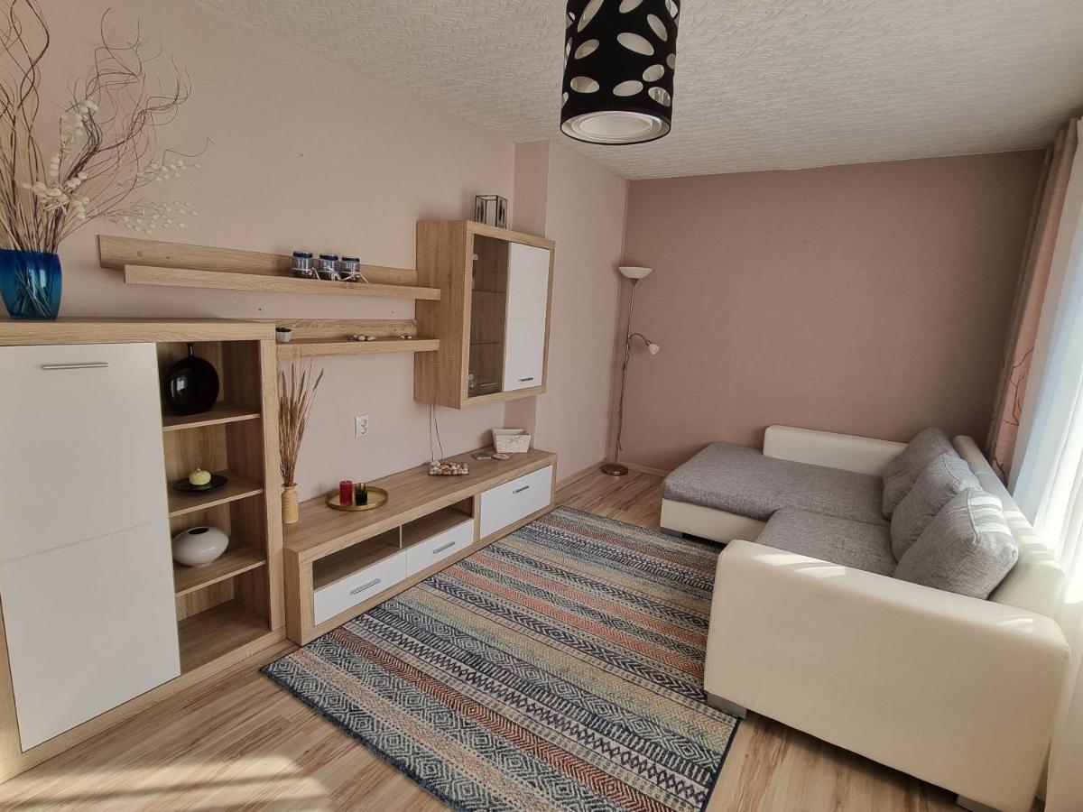 Apartment Kursi Колка Екстериор снимка