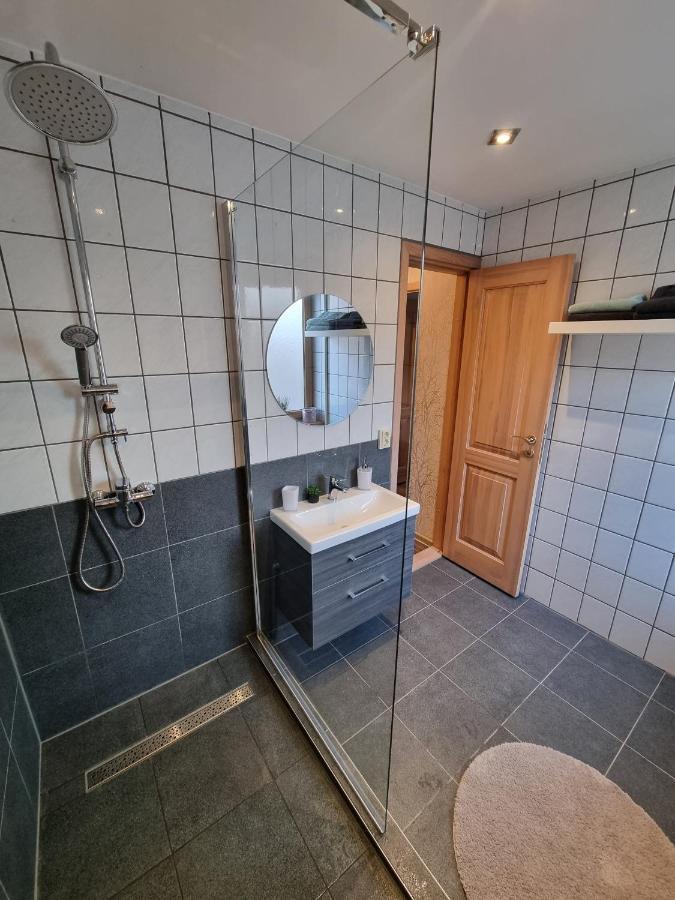 Apartment Kursi Колка Екстериор снимка